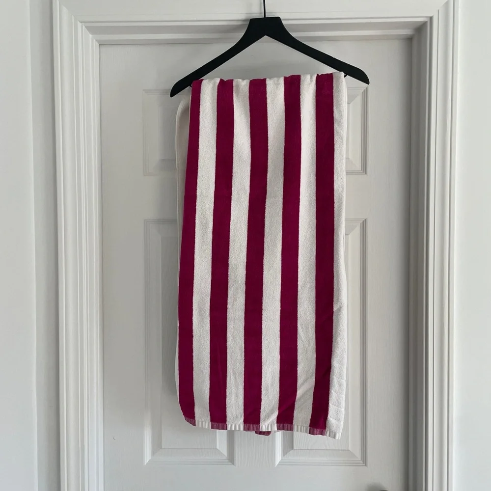 Large beach/pool towel